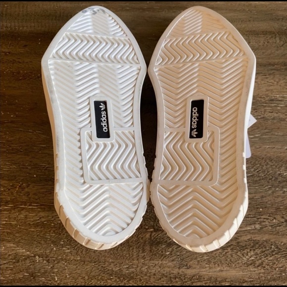 New Adidas Originals Hypersleek Sneakers - Picture 4 of 5